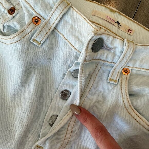 Levis Wedgie Jeans Womens 25 Light Wash High Rise Stretch Ankle - Picture 7 of 8